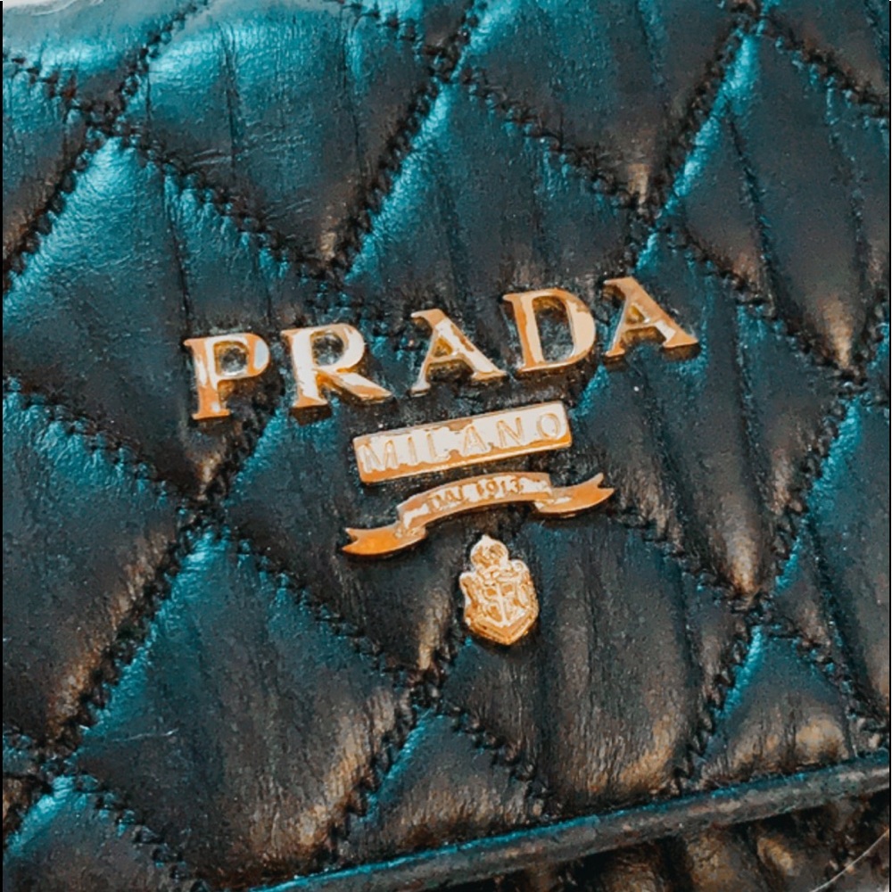 *sold* RARE VINTAGE PRADA Puffy Stitch Clutch - Picture 2 of 11